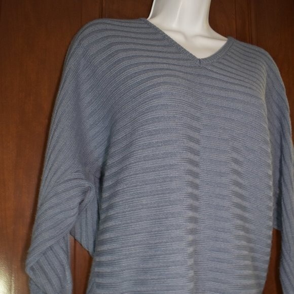 Womens Knit Sweaters Set of 2 Size XS Pink Blue V-Neck Open Back - Picture 8 of 16